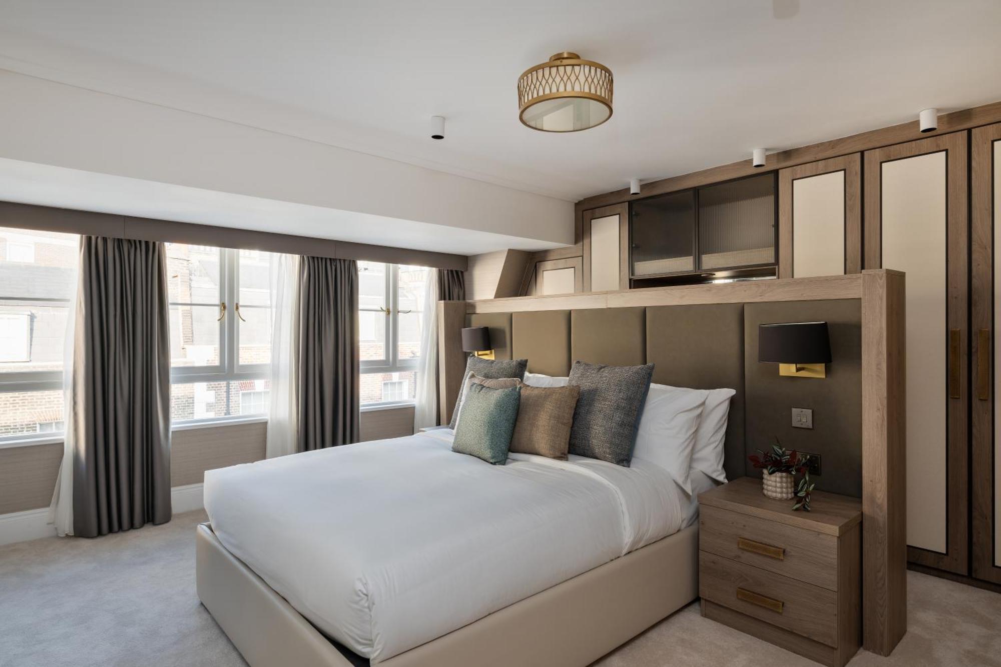 Charles Of Mayfair * Londres