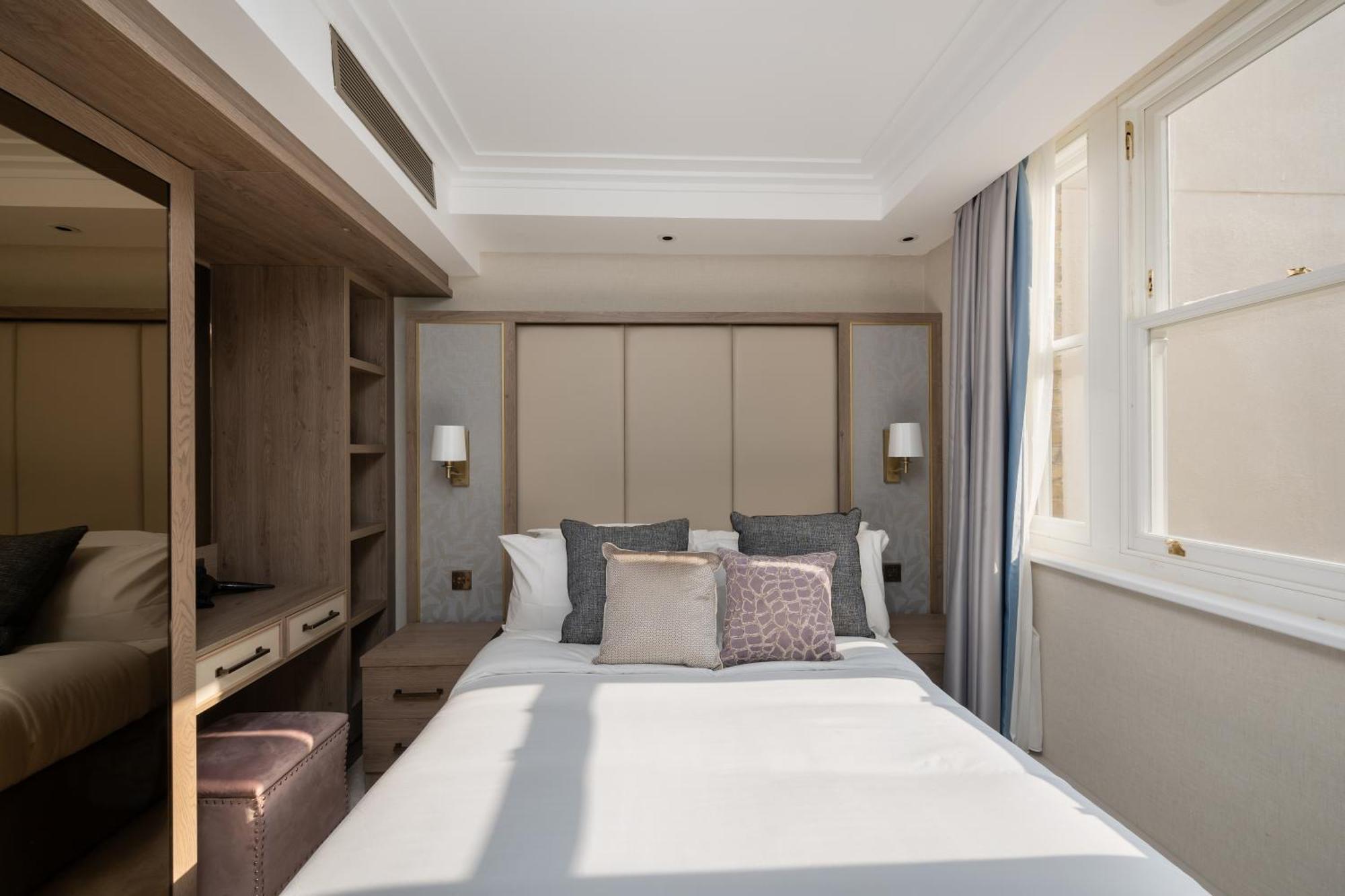 Charles Of Mayfair * Londres